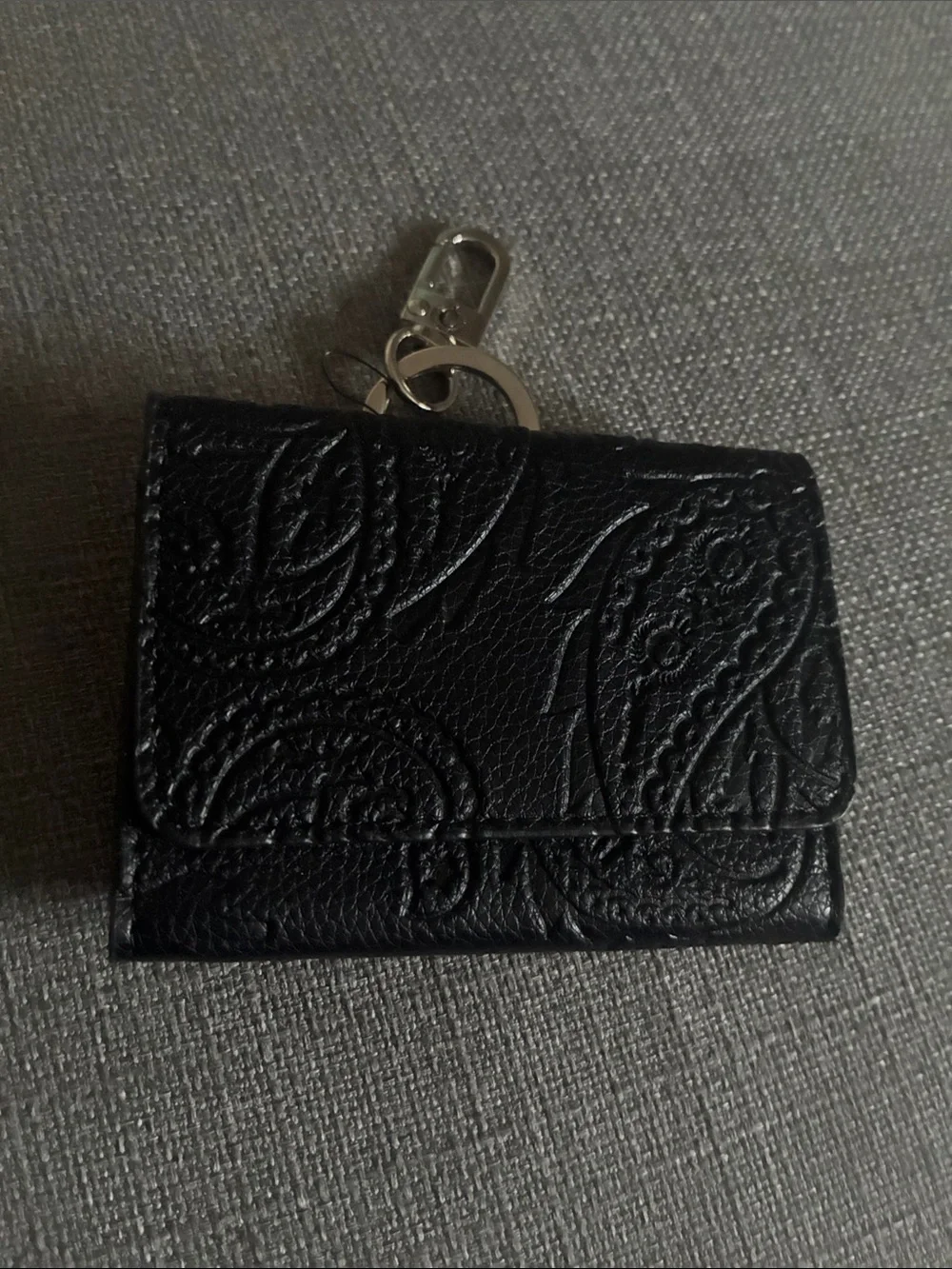 Embossed Black Leather Key Card Wallet with Silver Gaming Chip Hardware